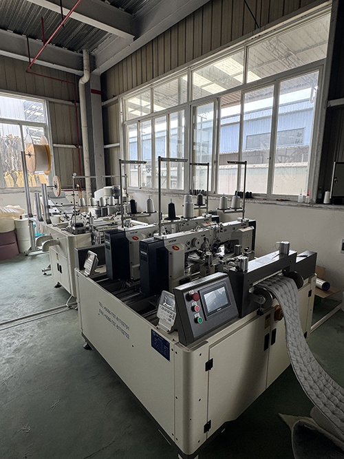 床垫围条侧边机1