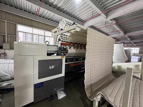 有梭多针绗绣机