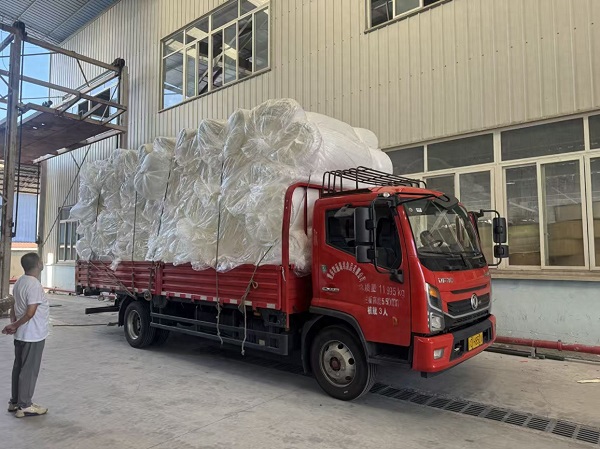 品质与履约并重！乾通海绵床垫面料顺利发往重庆高校